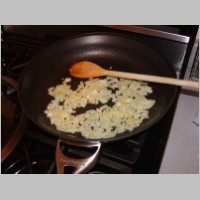 Pizza 04 - meanwhile fry some onion and garlic.JPG